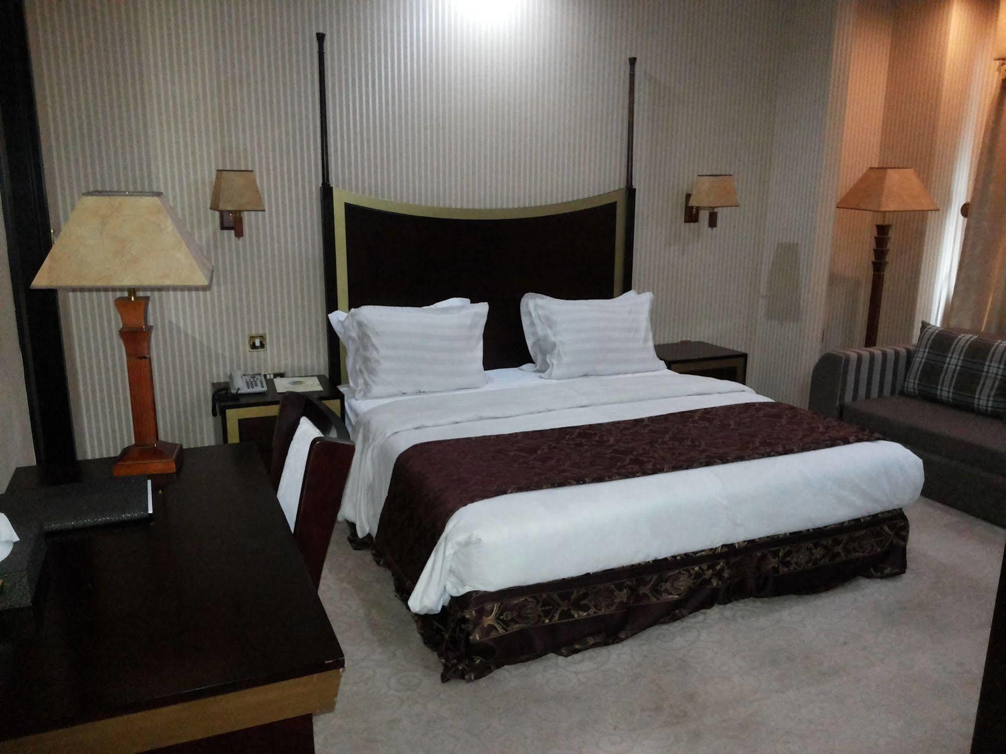 Tourist Hotel Doha Eksteriør billede